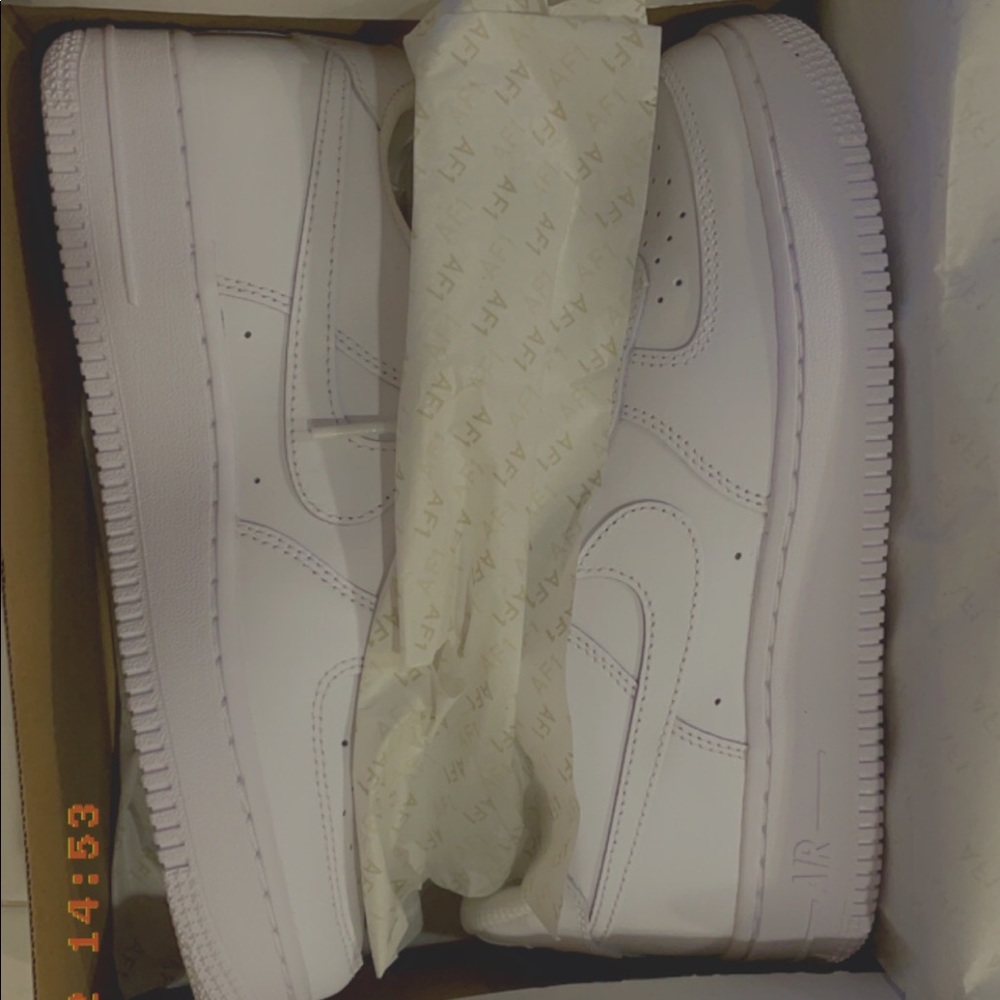Size 5 white nike airforces unisex